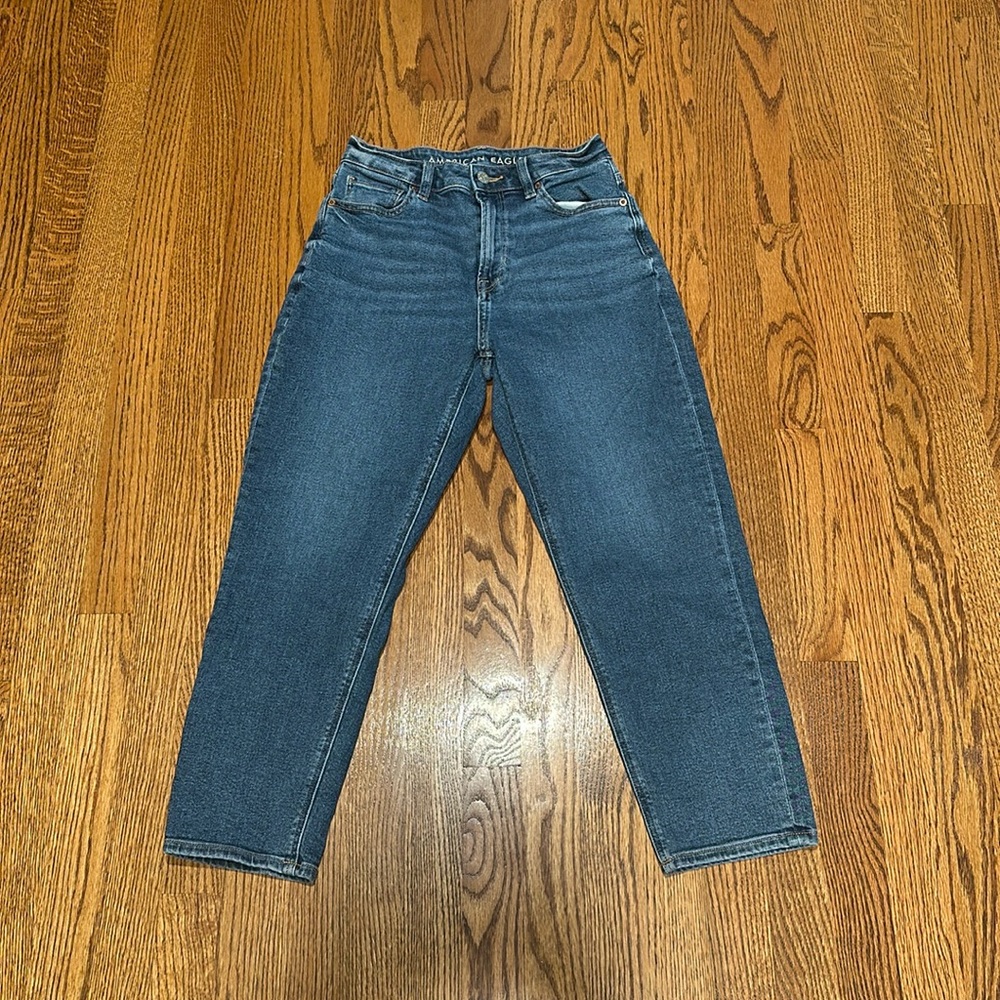 Mid rise cropped mom jeans from american eagle